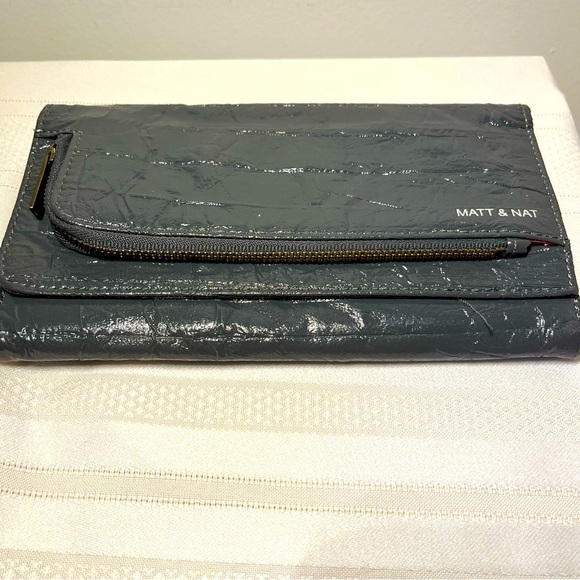 Matt & Nat Charcoal Grey Wallet. Many pockets. Card slots. Zippered. Snap! - Picture 1 of 9